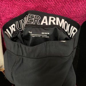 Under  Armour  SHORTS